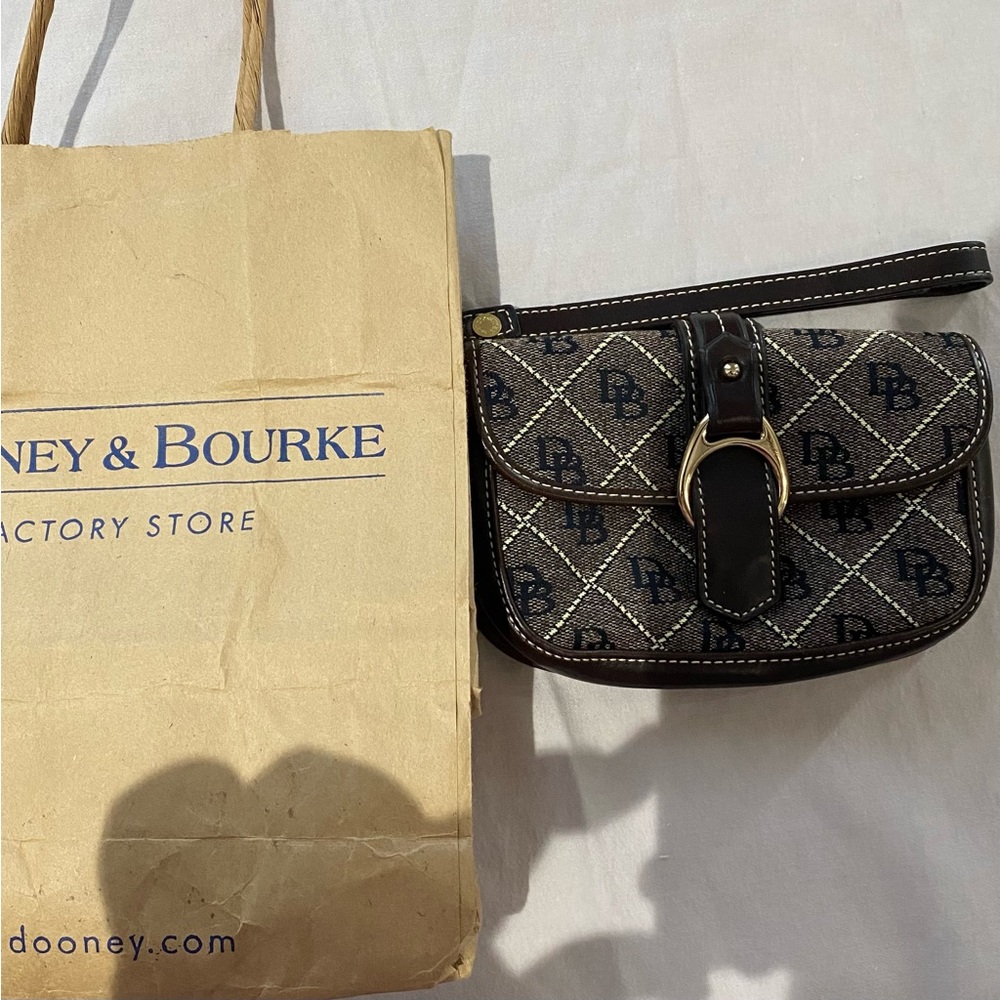 NWOT Dooney and Bourke wristlet